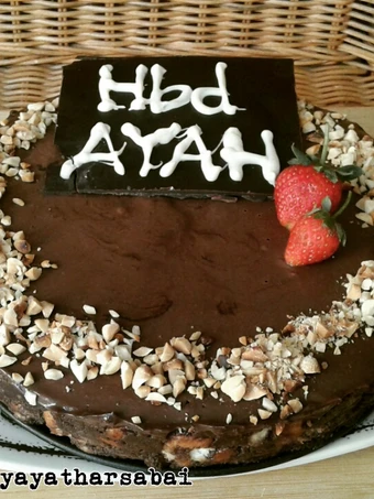 Langkah Mudah untuk Menyiapkan Resep  Birthday Cake Si Ayah ( No Bake Chocolate Biscuit Cake) yang Bikin Ngiler, Lezat