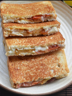 चीज़ सैंडविच (cheese sandwich recipe in Hindi) रेसिपी मुख्य फोटो