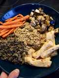 Quinoa - lentilles - halloumi - carottes et aubergines style poke bowl