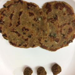 A picture of Aloo suji roti.