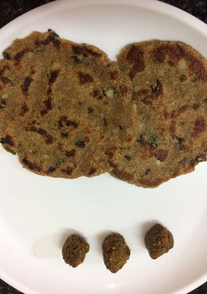 A picture of Aloo suji roti.