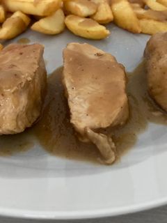 Una foto de Solomillo con salsa de cebolla al whisky