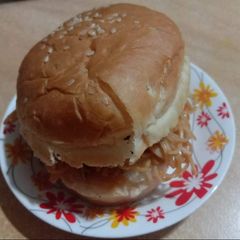 A picture of Maggi burger.