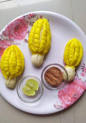 स्वीट कॉर्न शेप स्टीम्ड बन (Sweet corn shape steamed bun recipe in Hindi) रेसिपी मुख्य फोटो