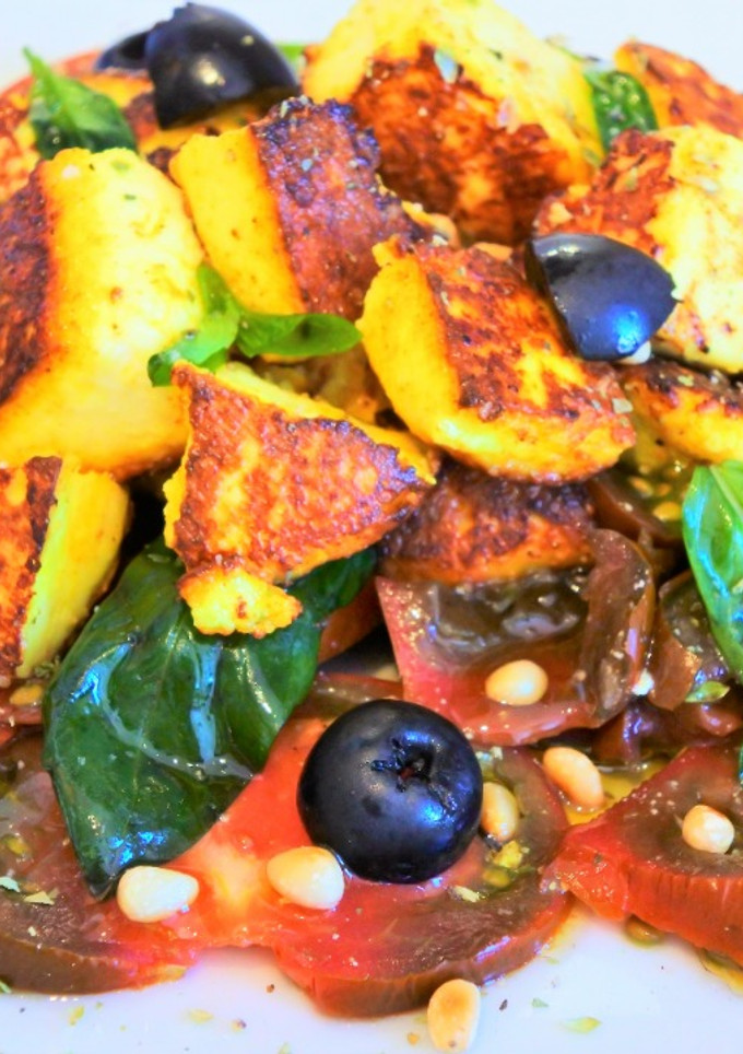 Una foto de Ensalada Caprese estilo indio
