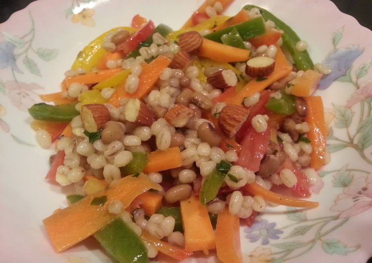 Barley bell peppers salad