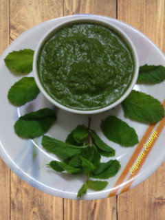 पुदिना चटणी (pudina chutney recipe in marathi) रेसिपी चे मुख्य फोटो