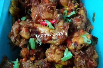 Bagaimana Menyiapkan Ayam bumbu rempah Gampang