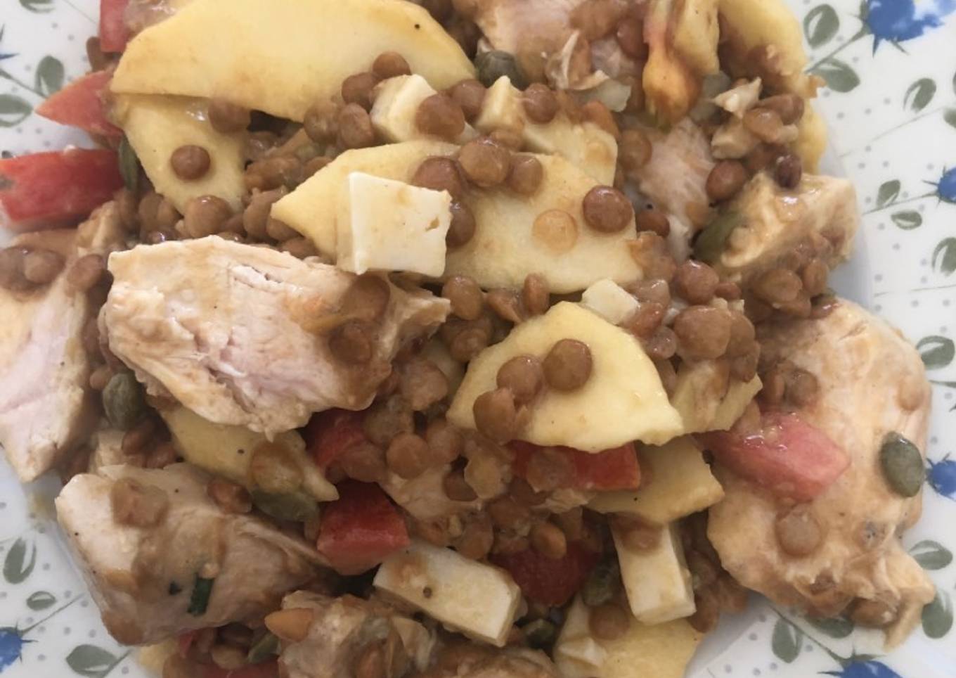 298. Ensalada de lentejas con pollo y manzana (principal legumbres)