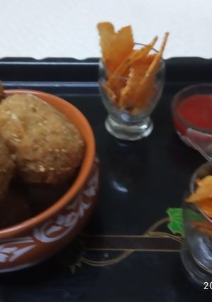 A picture of Cheesy Maggie Bonda.