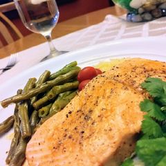 A picture of Sweet & Spicy Salmon w/Green Beans.