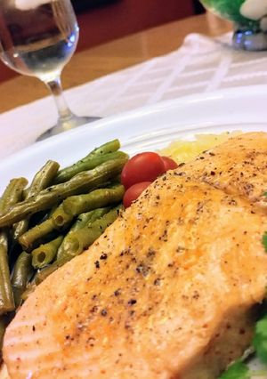 A picture of Sweet & Spicy Salmon w/Green Beans.