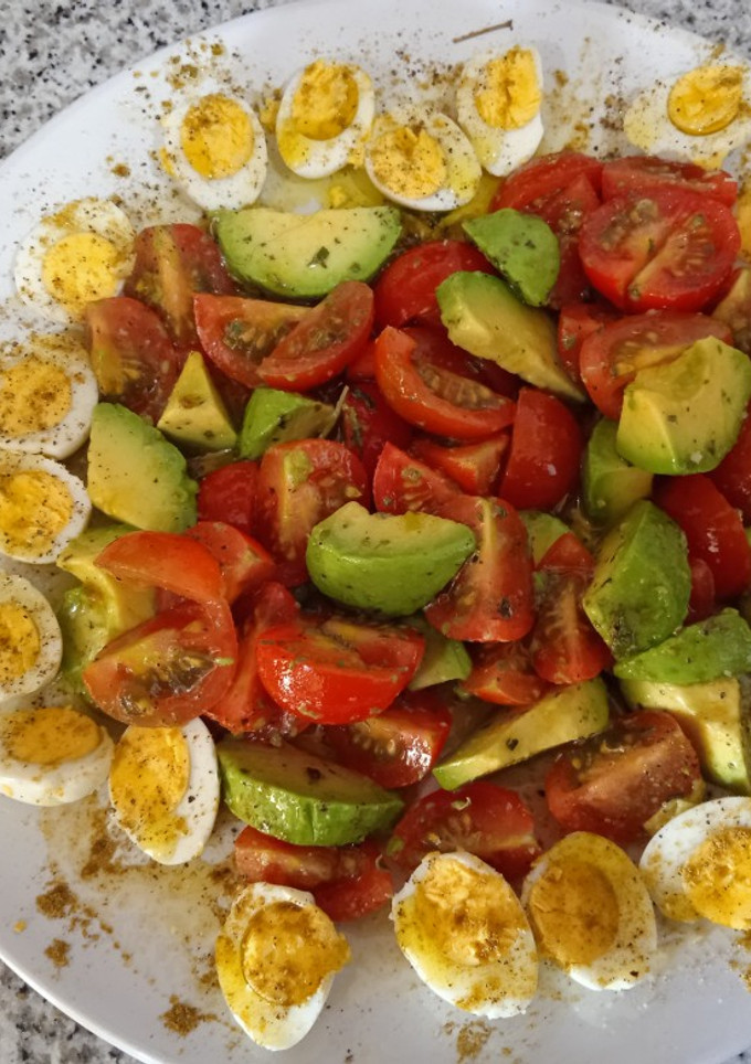Una foto de Ensalada de huevos codorniz al comino