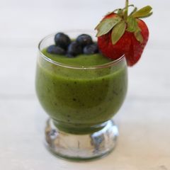 A picture of Mango, kiwi and spinach smoothie 🥭 🥝 🍃.
