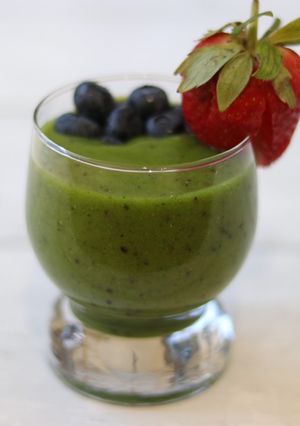 A picture of Mango, kiwi and spinach smoothie 🥭 🥝 🍃.