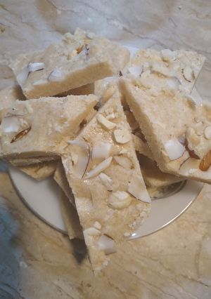 A picture of Suji katli halwa.