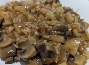 Foto principal de Arroz con champis y patata en salsa rubia 😋