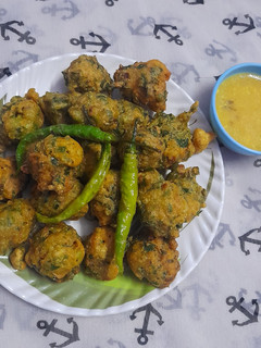 मिक्स भाजी भजिया (Mix bhaji bhajiya recipe in Hindi) रेसिपी मुख्य फोटो