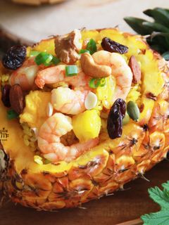 泰式鳳梨蝦仁咖哩炒飯 的食譜成品照片