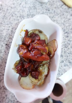 Una foto de Costillar con manzana acaramelada