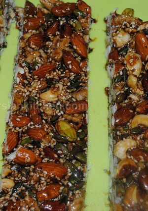 A picture of Easy nut energy bar.