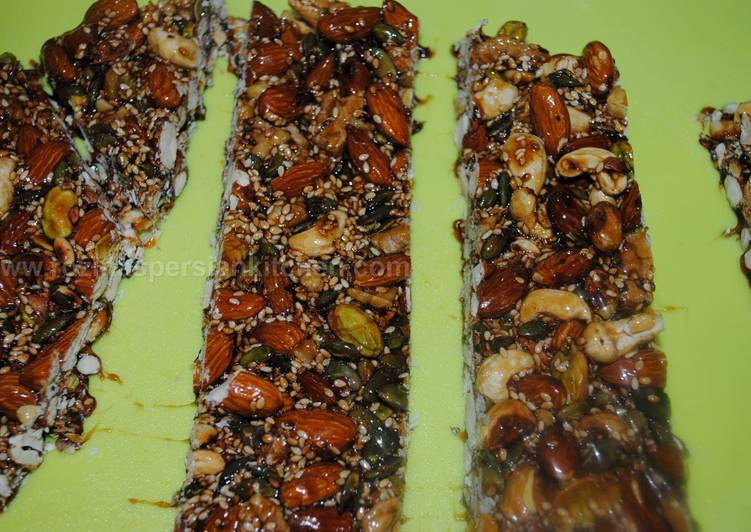 How to Make Perfect Easy nut energy bar