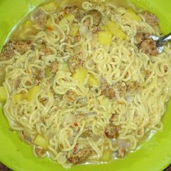 A picture of Indomie nd scramble egg nd potato.