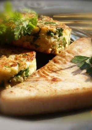 Une photo de STEACK D'ESPADON & SES GALETTES DE CHOU-FLEUR AUX FINE SHERBES
