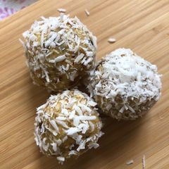 A picture of Passion fruit energy balls - vegan.