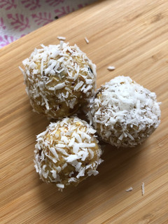 A picture of Passion fruit energy balls - vegan.