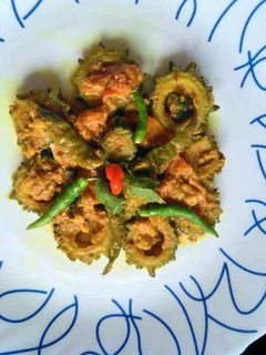 দুধ করলা রেসিপির প্রধান ছবি