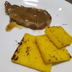 Foto principal de Bondiola braseada en su jugo con polenta tostada