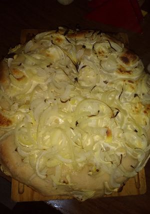 Una foto de Fugazzeta rellena con jamón y queso