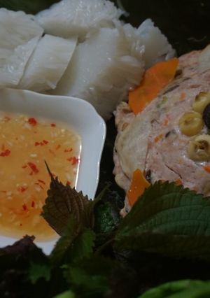 Hình của món Chả bọc lá sen hấp.