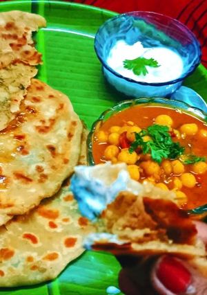 আলুর পরোটা (Aloor paratha recipe in Bbengali) রেসিপির প্রধান ছবি