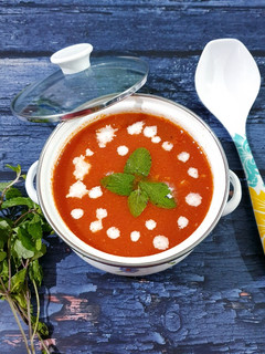 ટોમેટો સૂપ (Tomato Soup Recipe In Gujarati) રેસીપી મુખ્ય ફોટો