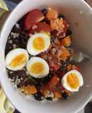 Quinoa, huevos de codorniz y porotos negros 🙈