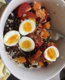 Quinoa, huevos de codorniz y porotos negros 🙈