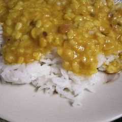 A picture of Urad chana dal and white rice.