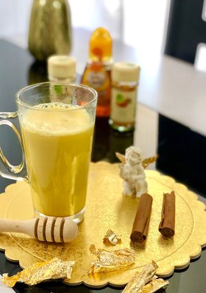 Une photo de Golden latte au curcuma