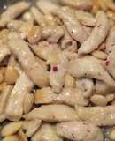 Straccetti di pollo alle mandorle
