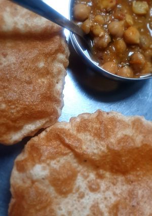A picture of Chole Puri.