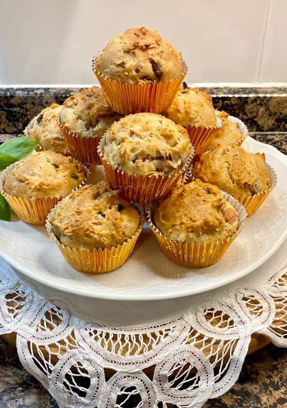 Una foto de Muffin salados de setas y jamón