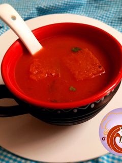 टोमॅटो सूप रेस्तराँ स्टाईल (tomato soup recipe in marathi) रेसिपी चे मुख्य फोटो