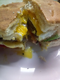 Una foto de Chivito uruguayo