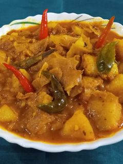 আলু পাঁপড়ের  তরকারি (নিরামিষ) (aalu papad recipe Bengali) রেসিপির প্রধান ছবি