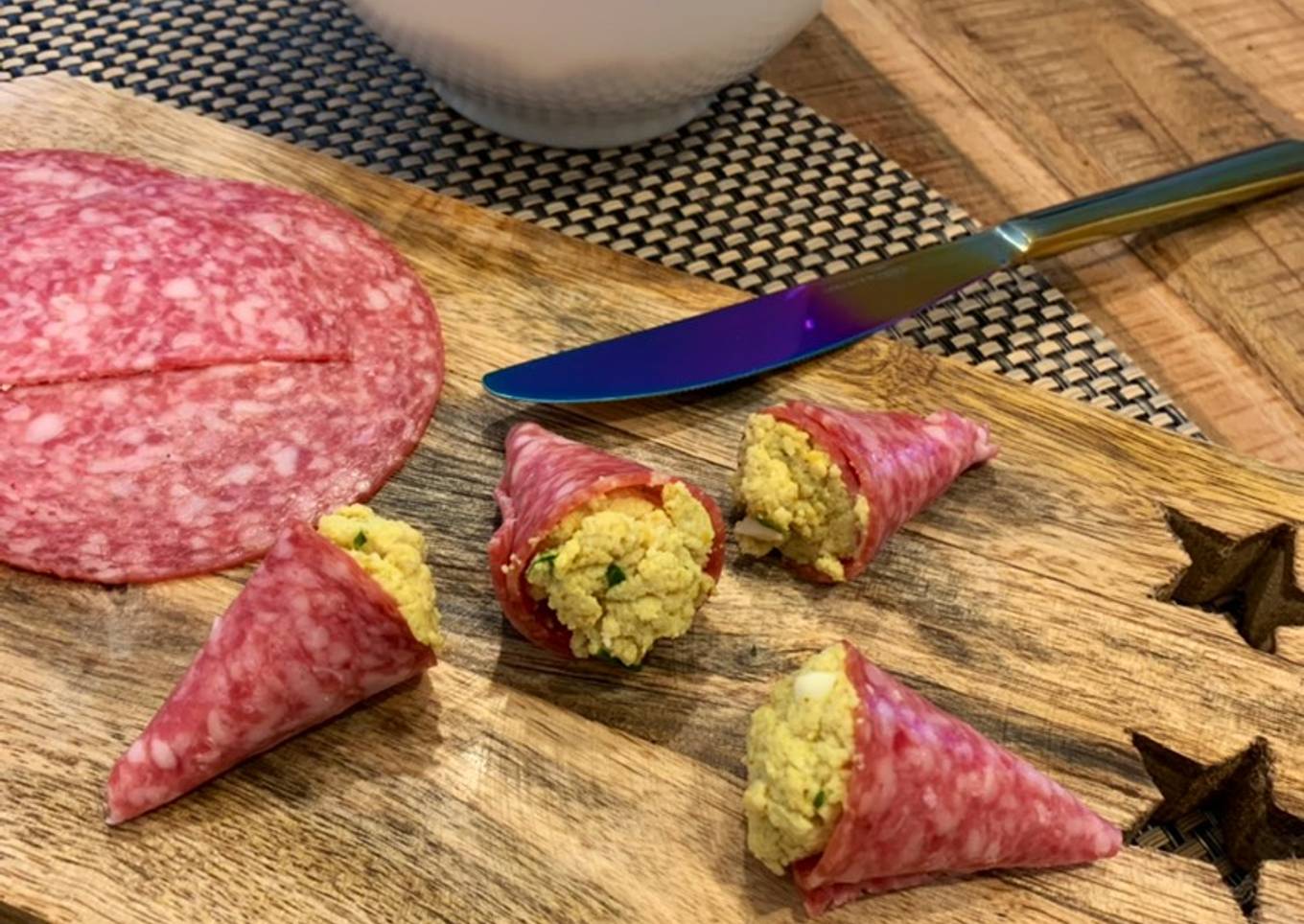 ☆Cônes de Salami aux Œufs Mimosa Curry et Ciboulette☆