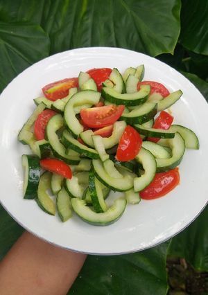 Foto resep Sautéed cucumber tomato