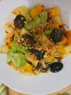 Foto resep Salad buah pedas asam manis tabur kacang