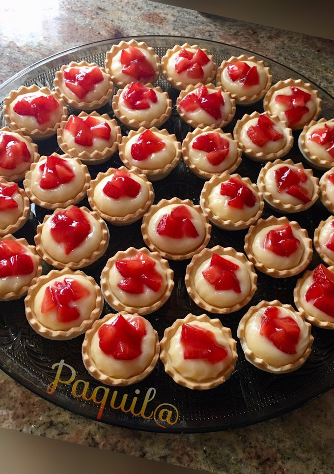 Una foto de Mini Tartaletas de Lemon Curd (Crema de Limón)🍋y fresas🍓
